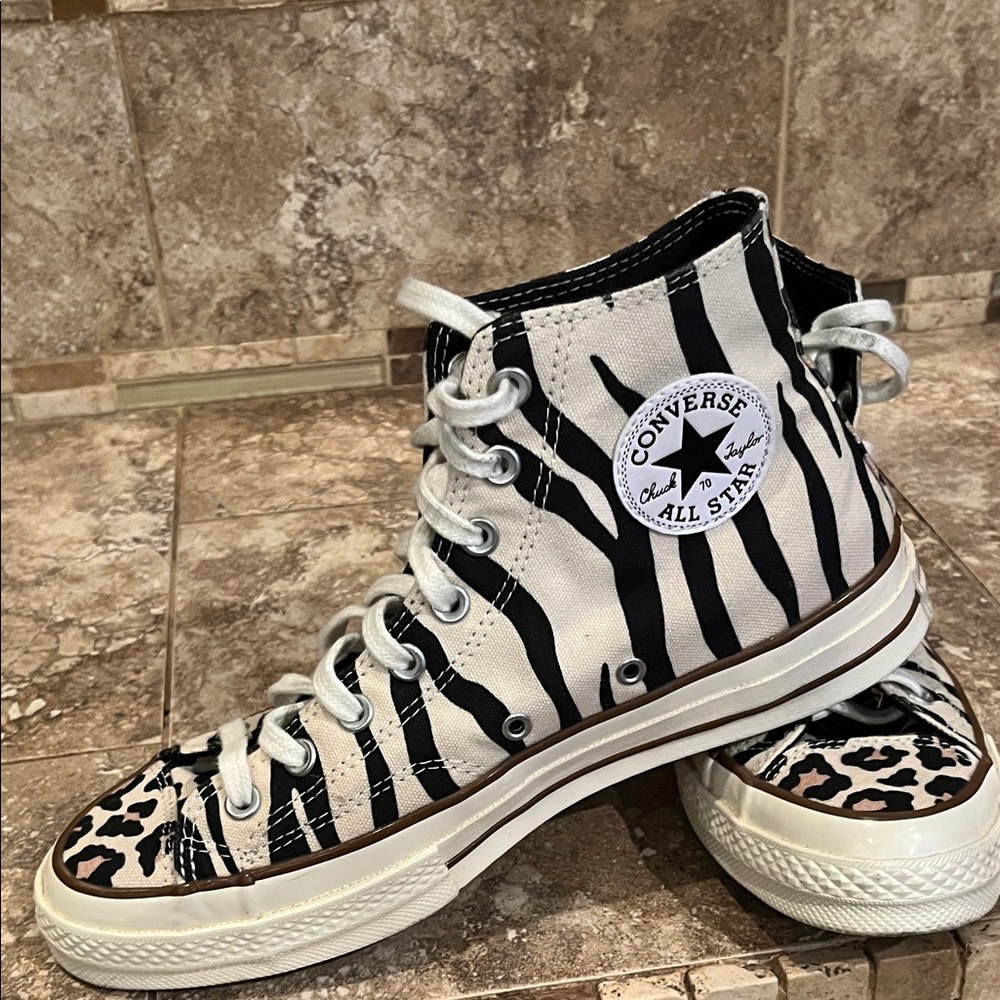 Converse Chuck 70 Black and Cream Zebra print. Unisex men’s 8, women’s 10.